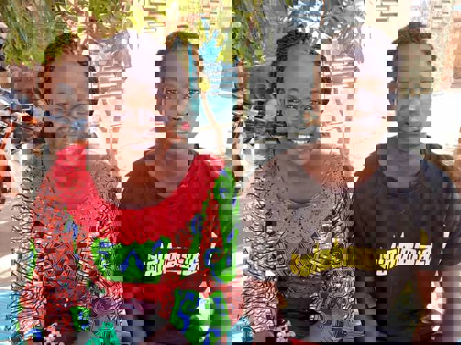 Issa met zijn begeleidster